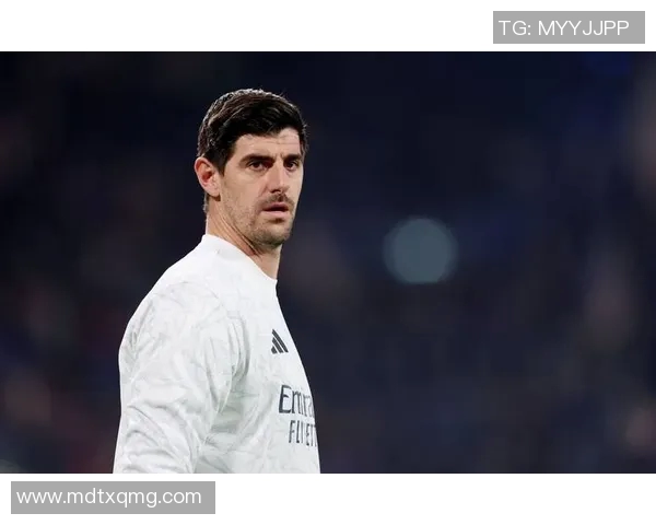 荷兰足球明星在世界杯赛场上的辉煌历程与传奇瞬间回顾