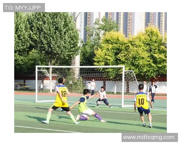 乾明路小学足球明星男子团队展现青春活力与拼搏精神的精彩瞬间