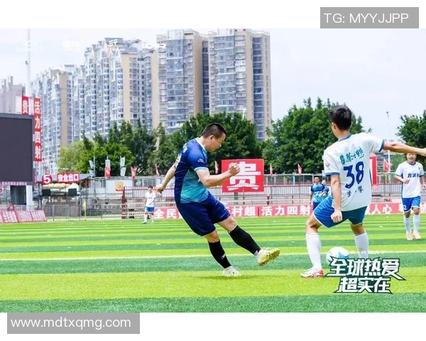 足球明星积极参与慈善活动助力社会发展传递爱心与希望